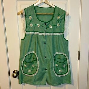 VTG Mexican apron mandril green gingham w/ white daisies & ruffles sz OS (L?)